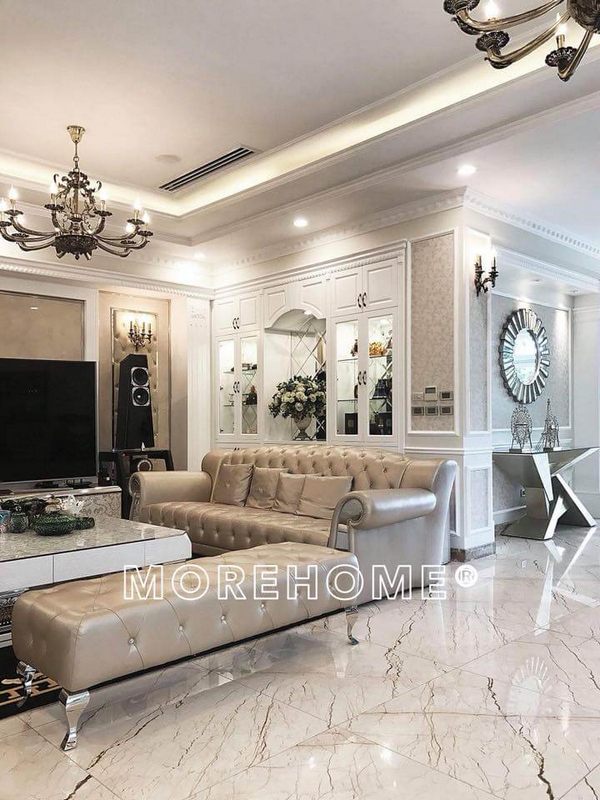 Gương trang trí hình có khung viền màu bạc ánh tinh tế, để tạo nên một không gian nhà ở tân cổ điển đặc biệt.