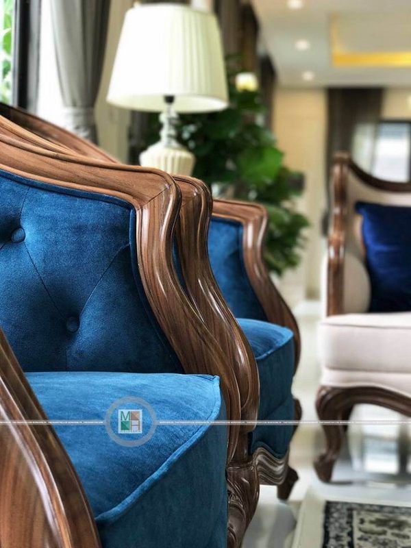 Sofa đơn gỗ óc chó tân cổ điển đẹp được thấy tại công trình thi công nội thất biệt thự Ecopark Hưng Yên.